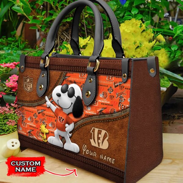 Personalized Name NFL Cincinnati Bengals Snoopy Leather Hand Bag