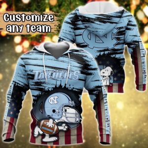 Customized NCAA North Carolina Tar Heels Hoodie 3D Snoopy Plays Sports For Fans 1 lm9xvw.jpg