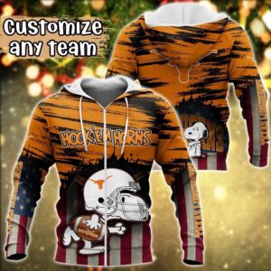 Customized NCAA Texas Longhorns Hoodie 3D Snoopy Plays Sports For Fans 2 emulsu.jpg