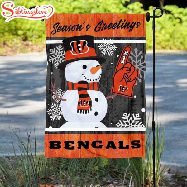 NFL Cincinnati Bengals Snowman Merry Christmas Flag Decor