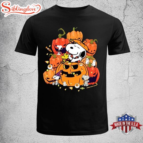 Snoopy Dog With Pumpkin Halloween Unisex T-Shirt